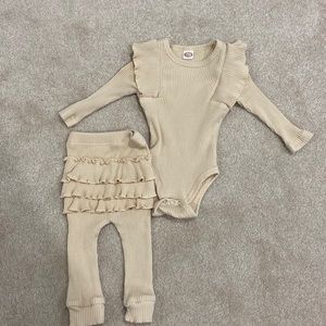 Ribbed Tan Ruffle Set size 70